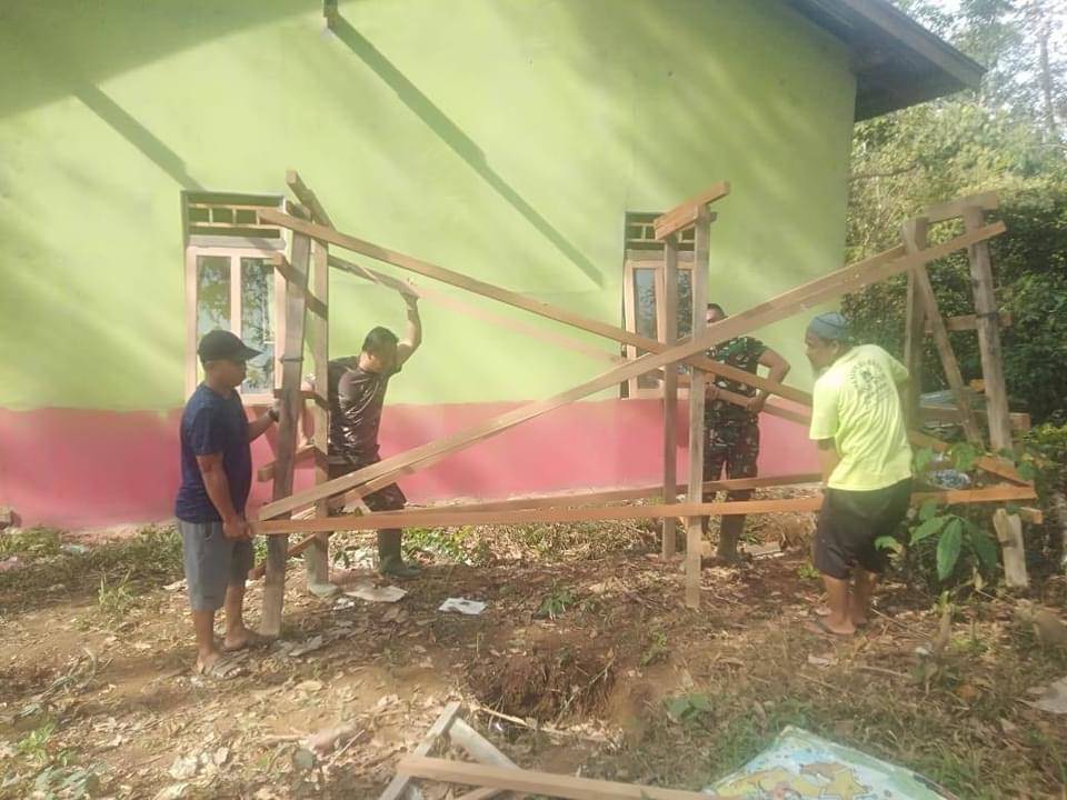HAMPIR RAMPUNG: Pembangunan fisik pada TMMD ke-112 sudah hampir rampung atau mencapai 97 persen. Selain pembangunan fisik, kegiatan nonfisik juga dilaksanakan. ISTIMEWA