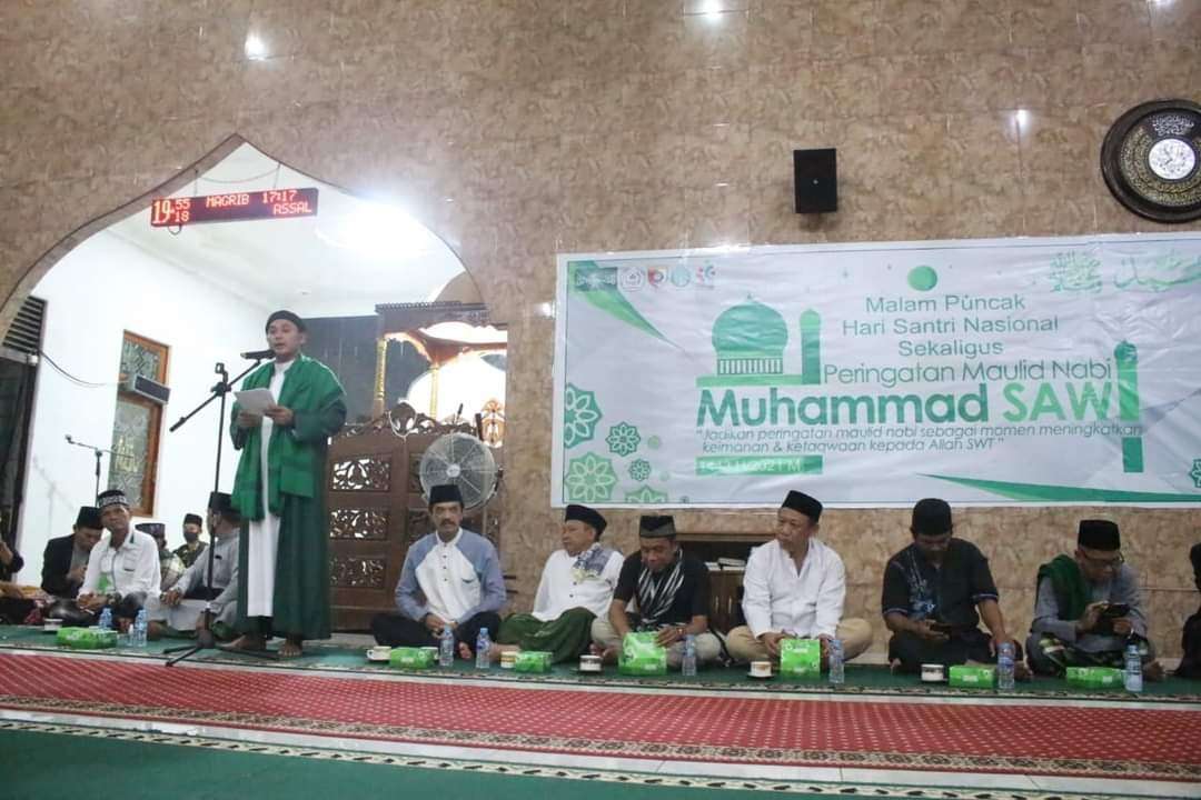 SAMBUTAN: Wabup Wahyudi Hidayat saat menghadiri acara puncak Hari Santri Nasional dan Maulid Nabi Muhammad SAW, Sabtu (23/10). HUMPRO SETDA FOR PONTIANAK POST