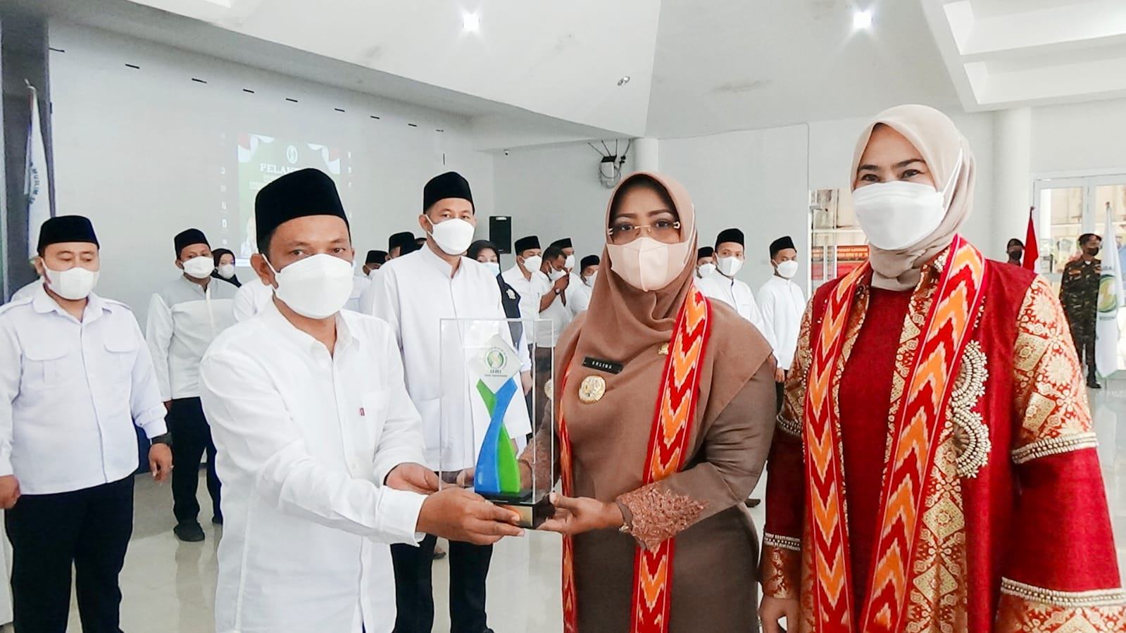 LANTIK: Erlina saat menghadiri pelantikan ISMI Mempawah.ISTIMEWA