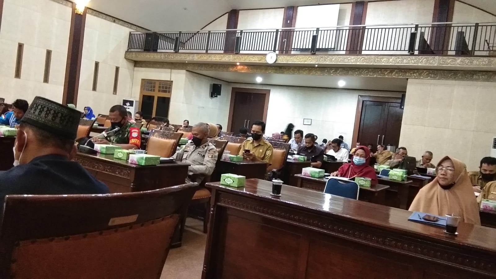 SOSIALISASI: Suasana kegiatan sosialisasi Raperda Tentang RPJMD Kabupaten Sambas 2021-2026 yang digelar DPRD Kabupaten Sambas.ISTIMEWA