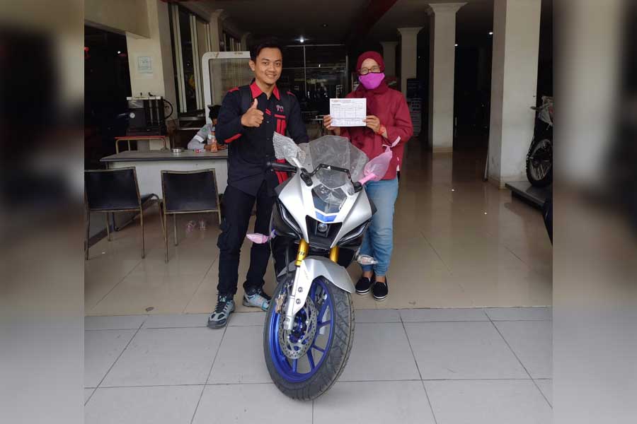 Kaum Muda Gemari All New R15 Connected (IST)