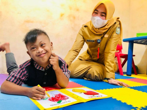 TERAPI: Anak berkebutuhan khusus yang menjalani terapi secara gratis di Rumah Autis Sayang Pontianak. ISTIMEWA 