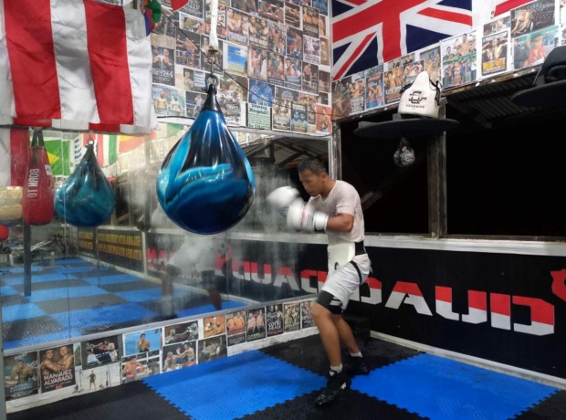Daud Yordan saat berlatih tanding di sasana Daud Boxing Club