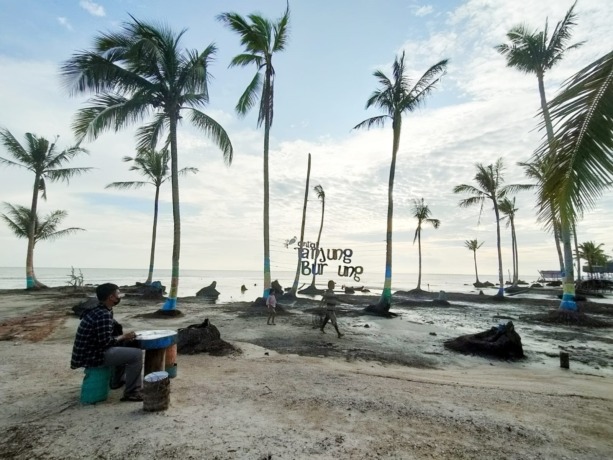 ABRASI: Suasana pantai Tanjung Burung terlihat berkurang kawasan daratan akibat abrasi. (Istimewa)