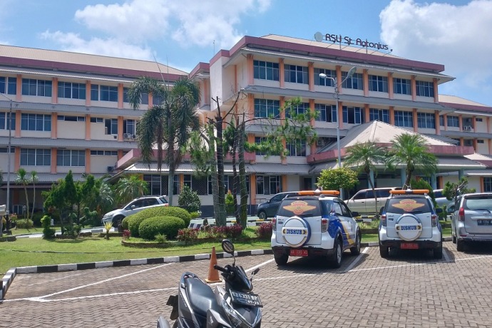 Rumah Sakit Umum Santo Antonius Pontianak di Jalan KH. Wahid Hasyim No. 249, Kelurahan Sungai Jawi Dalam, Kecamatan Pontianak Kota, Kota Pontianak. Di rumah sakit inilah Perdossi Cabang Kalbar berkantor. HARYADI/PONTIANAK POST