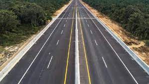 JALAN TOL: Masyarakat kecil berharap akses Jalan Tol bebas hambatan dapat memberikan manfaat bagi usaha kecil di pinggir jalan. Bagi para supir akses jalan tol juga mempercepat keluar masuk akses barang dari daerah asal sampai ke daerah tujuan. (ist)