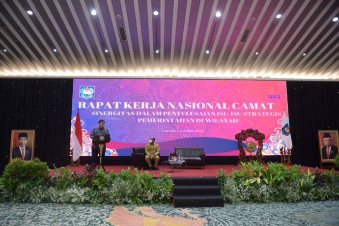 Airlangga dalam Rapat Kerja Nasional Camat, di Jakarta