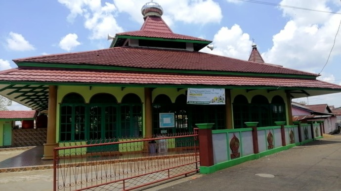 Masjid Jami Radhiyatum Mardhiyah keadaan sekarang tampak megah dilihat dari luar. Masjid ini sendiri berdiri sekitar tahun 1950-an setelah Indonesia merdeka. Sudah menjadi tempat ibadah umat muslim beberapa generasi. (IST)