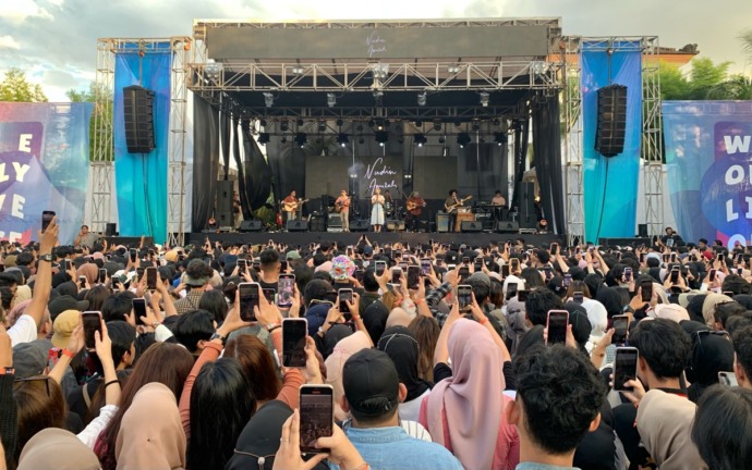 Nadin Amizah, tampil di hari pertama Bless This Fest, Sabtu (2/7) sore. foto Shando Safela