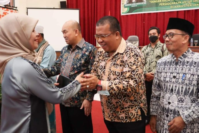 Halalbihalal PCNU Landak dan pemerintah di aula kantor DPRD Landak, Sabtu (2/7). (Istimewa)