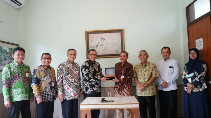 KESEPAKATAN : Bank Kalbar dan Universitas OSO menggelar kesepakatan bersama, Kamis (21/7). //BANK KALBAR FOR PONTIANAK POST
