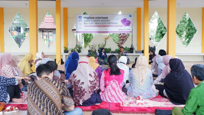 TAMBAH PENGETAHUAN: Peserta sedang mengikuti pelatihan budidaya anggrek yang digelar Jurusan Biologi Untan. IST