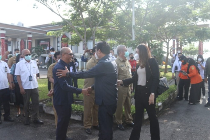 Komisi V DPR RI meninjau beberapa lokasi proyek startegis nasional dari Duplikasi Jembatan Kapuas 1, Pelabuhan Internasional Kijing sampai Pelebaran Jalan Tol di Mempawah, Pinyuh dan Sungai Duri. (IST)