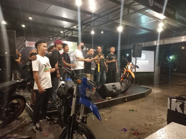 LUNCURKAN : Kegiatan Launching Event KLX230, di Aming Coffee, Pontianak, Sabtu (17/7) malam.