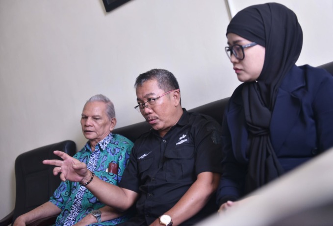 KONFERENSI PERS : Dewan Pimpinan Cabang Perhimpunan Advokat Indonesia (PERADI) Kota Pontianak menggelar konferensi pers terkait peristiwa penganiayaan terhadap advokat atas nama Glorio Sanen dan Marsianus Dwi Donatus pada  sidang lapangan atau pemeriksaan