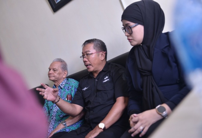 KONFERENSI PERS: Dewan Pimpinan Cabang Perhimpunan Advokat Indonesia (Peradi) Kota Pontianak menggelar konferensi pers terkait peristiwa penganiayaan terhadap advokat atas nama Glorio Sanen dan Marsianus Dwi Donatus pada sidang lapangan atau pemeriksaan s