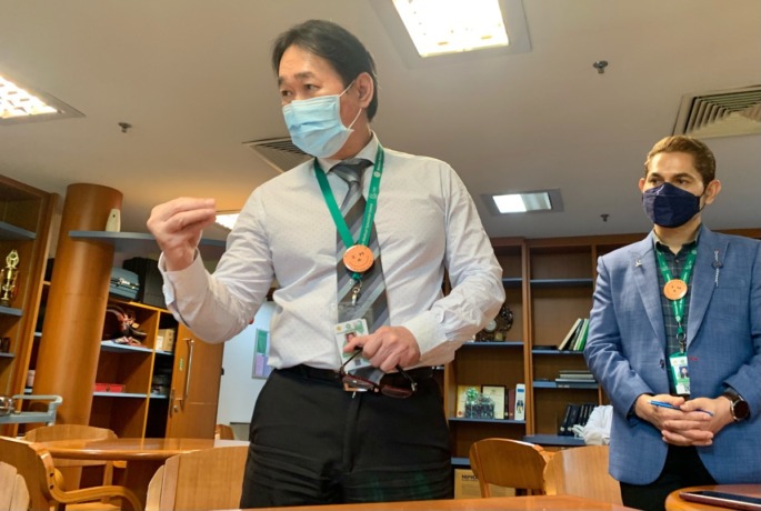 CEO Normah Medical Specialist Centre Dr Au Yong Kien Hoe saat menjelaskan konsep RS Normah kepada Pontianak Post. foto Shando Safela