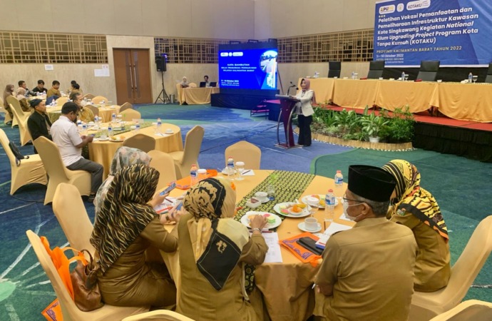 Pelaksanaan pelatihan vokasi pemanfaatan dan pemeliharaan infrastruktur NSUP-Program KOTAKU di Swiss-belinn, Selasa (11/10). foto Shando Safela