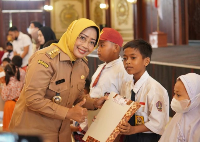 GOPINDA : Bupati Erlina saat menghadiri pencanangan GOPINDA di Pontianak. WAH / MEMPAWAH