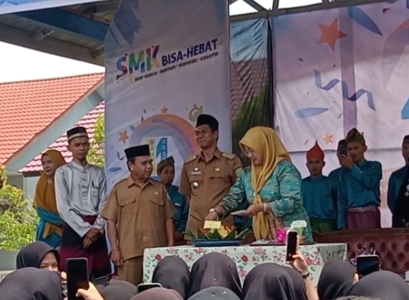 PERAYAAN : Suasana perayaan HUT SMK N 1 Tebas yang diisi dengan sejumlah kegiatan lomba. IST