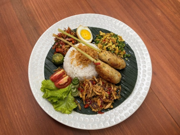 SPESIAL: Neo Pontianak memberikan menu spesial nasi campur yang dapat dinikmati di outlet food and beverage Neo Pontianak. IST