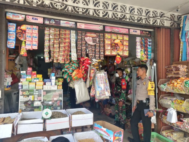 ILUSTRASI : Banjir yang melanda sejumlah wilayah di Kalimantan Barat termasuk Kabupaten Sanggau, sejauh ini, tidak berpengaruh terhadap distribusi Sembako dan bahan pangan lainnya. ILUSTRASI / KABAR SANGGAU - KABUPATEN SANGGAU