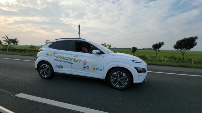 Zero Emission: PT PLN (Persero) berkomitmen mengurangi emisi karbon guna mencapai Net Zero Emission pada tahun 2060, salah satunya dengan membangun ekosistem kendaraan listrik di Indonesia.