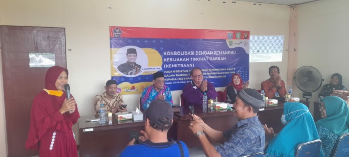 Sosialisasi: Anggota Komisi IX DPR RI Alifudin memberikan sosialisasi pada kegiatan konsolidasi dengan pemangku kebijakan tingkat daerah kemitraan di Kelurahan Jawa, Kecamatan Singkawang Tengah, Jumat (21/10).