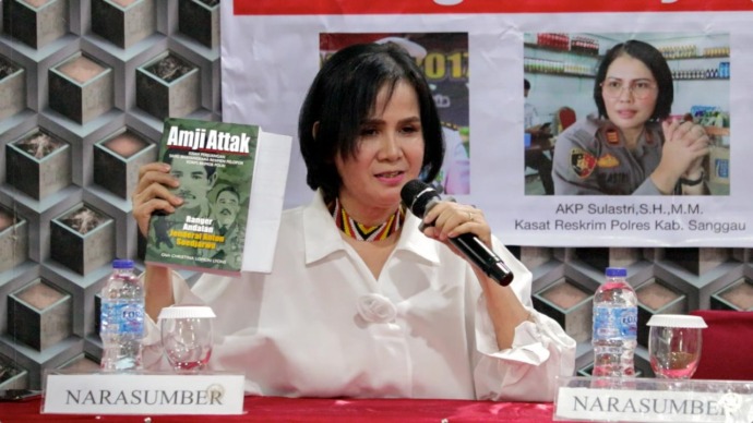 Christina Salomita Lomon Lyons torehkan jejak sejarah melalui buku Amji Attak Ranger Andalan Jenderal Anton Soedjarwo.