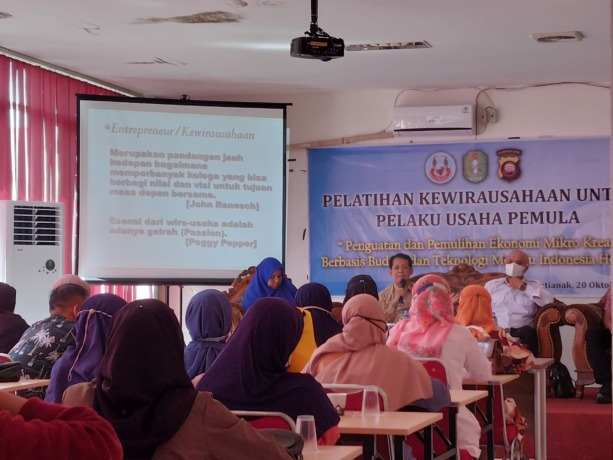 Kegiatan pelatihan untuk pelaku usaha pemula, bertajuk Penguatan Pemulihan Ekonomi Mikro Kreatif Berbasis Budaya dan Teknologi Menuju Indonesia Hebat di Aula Plut Kalbar. (IST)