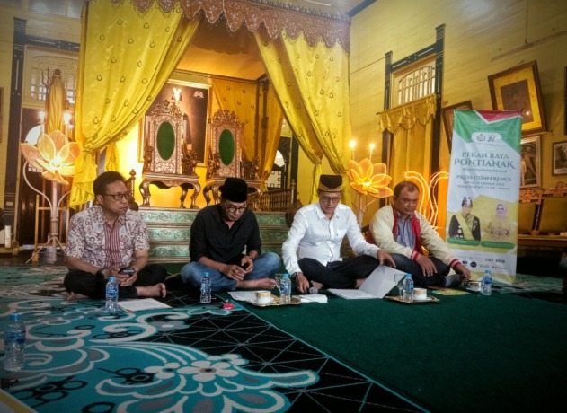 Konferensi pers kegiatan Pekan Raya Pontianak (PRP) dalam rangka memperingati hari jadi Kota Pontianak ke-251 oleh Sultan ke-9 Kesultanan Pontianak di Istana Kadriah pada Jumat (14/10). (Birri Fikrudin/Pontianak PosT)