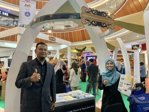 Al Fateh menawarkan umrah langsung dari Kuching pada event Sarawak Travel Fair di Ayani Megamall, 25-27 November. foto Shando Safela