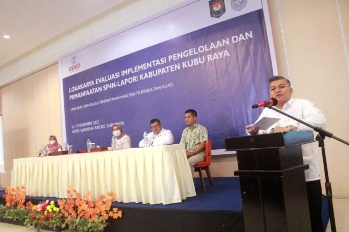 LOKAKARYA : Sekda Kubu Raya, Yusran Anizam, memberikan arahan pada Lokakarya Evaluasi Implementasi Pengelolaan dan Pemanfaatan SP4N Lapor! di Hotel Gardenia. IST