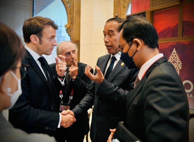PERTEMUAN BILATERAL: Presiden Jokowi mengisi KTT G20 di Hotel Apurva Kempinski, Badung, Bali Selasa (15/11) dengan sejumlah pertemuan bilateral. Salah satunya dengan Presiden Prancis Emmanuel Macron. (SETNEG)