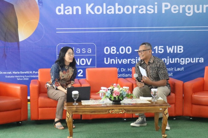 REKAPRENEUR: Evaluator Matching Fund tahun 2022, Maria Goretti M. Purwanto (kiri) saat menjadi pemateri kegiatan RekaPreneur yang merupakan bagian dari Ekosistem Kedaireka pada Selasa, 22 November 2022 di Universitas Tanjungpura, Pontianak. IST