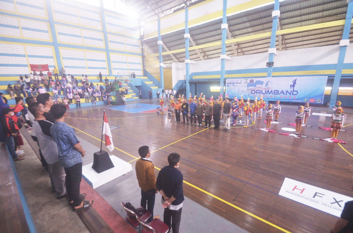 PEMBUKAAN: Pembukaan Pontianak Post Drum Band Display, Sabtu (12/11) di Lapangan Perbasi Pontianak. MEIDY KHADAFY/PONTIANAKPOST