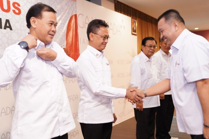 DILANTIK: Wali Kota Pontianak, Edi Rusdi Kamtono dilantik menjadi Ketua PMI Kota Pontianak masa bakti 2022-2027 di Hotel Gajah Mada, Sabtu (12/11) malam.