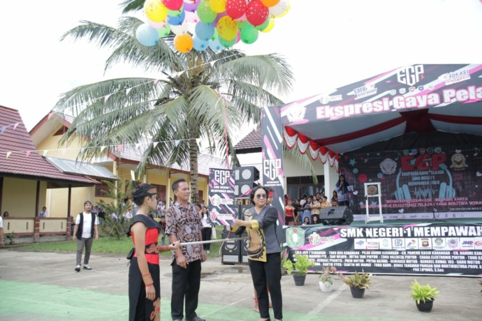 Pembukaan kegiatan EGP oleh Camat Mempawah Hulu dan Kepala SMKN 1 Mempawah Hulu