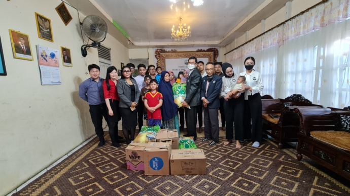 Hotel Mercure dan Ibis Pontianak menggelar kegiatan CSR (Corporate Social Responsibility) di Panti Asuhan Nurul Iman, Pontianak. (IST)