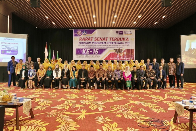 Kegiatan Yudisium Fakultas Ilmu Kesehatan Universitas Muhammadiyah Pontianak. Kegiatan ini dihadiri oleh Rektor UM Pontianak, Dekan, Dosen dan staf Fakultas Ilmu Kesehatan beserta tamu undangan dari berbagai instansi dan organisasi profesi. (IST)