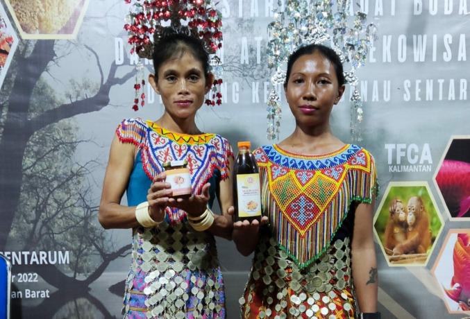PAMERKAN PRODUK : salah satu produk yang dipamerkan oleh TFCA Kalimantan dalam kegiatan Festival Danau Sentarum 2022. IST