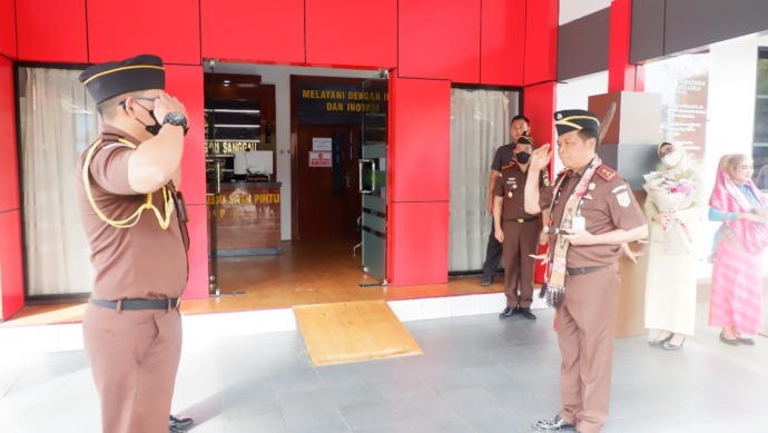 KUNKER: Kajati Kalbar saat melakukan kunjungan kerja di Kejari Sanggau. (SGG/PONTIANAK POST)