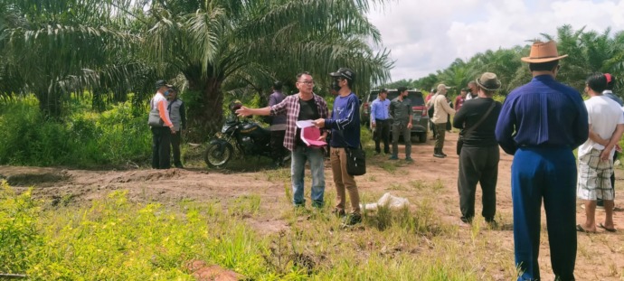 Sidang pemeriksaan lapangan digelar PN Mempawah atas gugatan perdata perbuatan melawan hukum, tergugat PT Putra Lirik Domas dengan penggugat, Ana, pemilik lahan seluas sembilan hektar di Dusun Pembangunan, Desa Punggur Besar, Kecamatan Sungai Kakap. Jumat