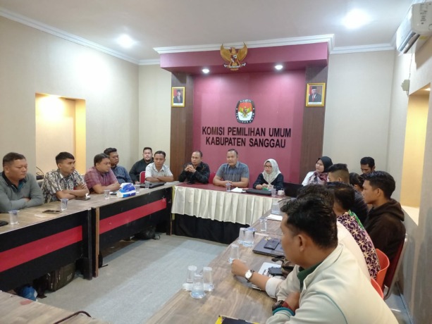 BIMTEK. Para anggota PPK saat mengikuti bimtek data pemilih yang digelar di Kantor KPU Sanggau. (SGG/PONTIANAK POST)