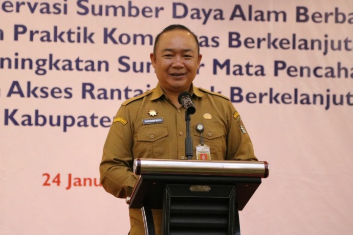 LOKAKARYA : Sekda Ketapang, Alexander Wilyo, menghadiri sekaligus membuka lokakarya untuk mewujudkan Desa MAPAN di Kecamatan Matan Hilir Utara, Kamis (19/1). (IST)