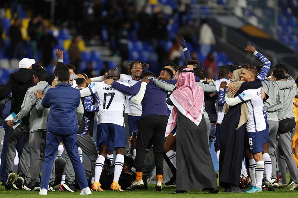 SELEBRASI:Para pemain Al Hilal, pelatih dan staff meluapkan kegembiraan dengan melakukan selebrasi usai mengalahkan Flamengo secara dramatis di Stade de Tanger untuk melangkah ke final piala dunia antar klub 2022.