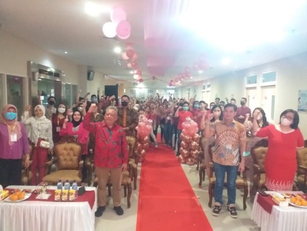 HARI JADI: Perayaan hari ulang tahun ke-9 Rumah Sakit Mitra Medika, Minggu(12/2).