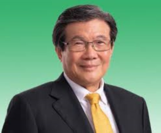 Prayogo Pangestu atau Phang Djoem Phen harus berkarir dari bawah merintis usaha hingga menjadikannya taipan papan atas tingkat nasional dan internasional.