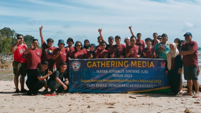 PARIWISATA: Sejumlah awak media kunjungi Pulau Lemukutan untuk melihat sektor kepariwisataan paska pandemic. FOTO : ISTIMEWA / FAH / SAMBAS
