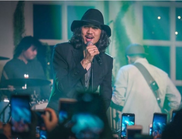 PENIPUAN KONSER: Ratusan penggemar tertipu konser palsu Sheila On 7 di Pontianak. (@pakduta)